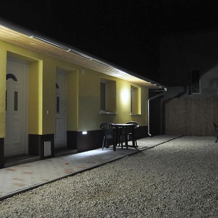 Csongradi Vendegvaro Apartmanok, Szarka Haz מראה חיצוני תמונה
