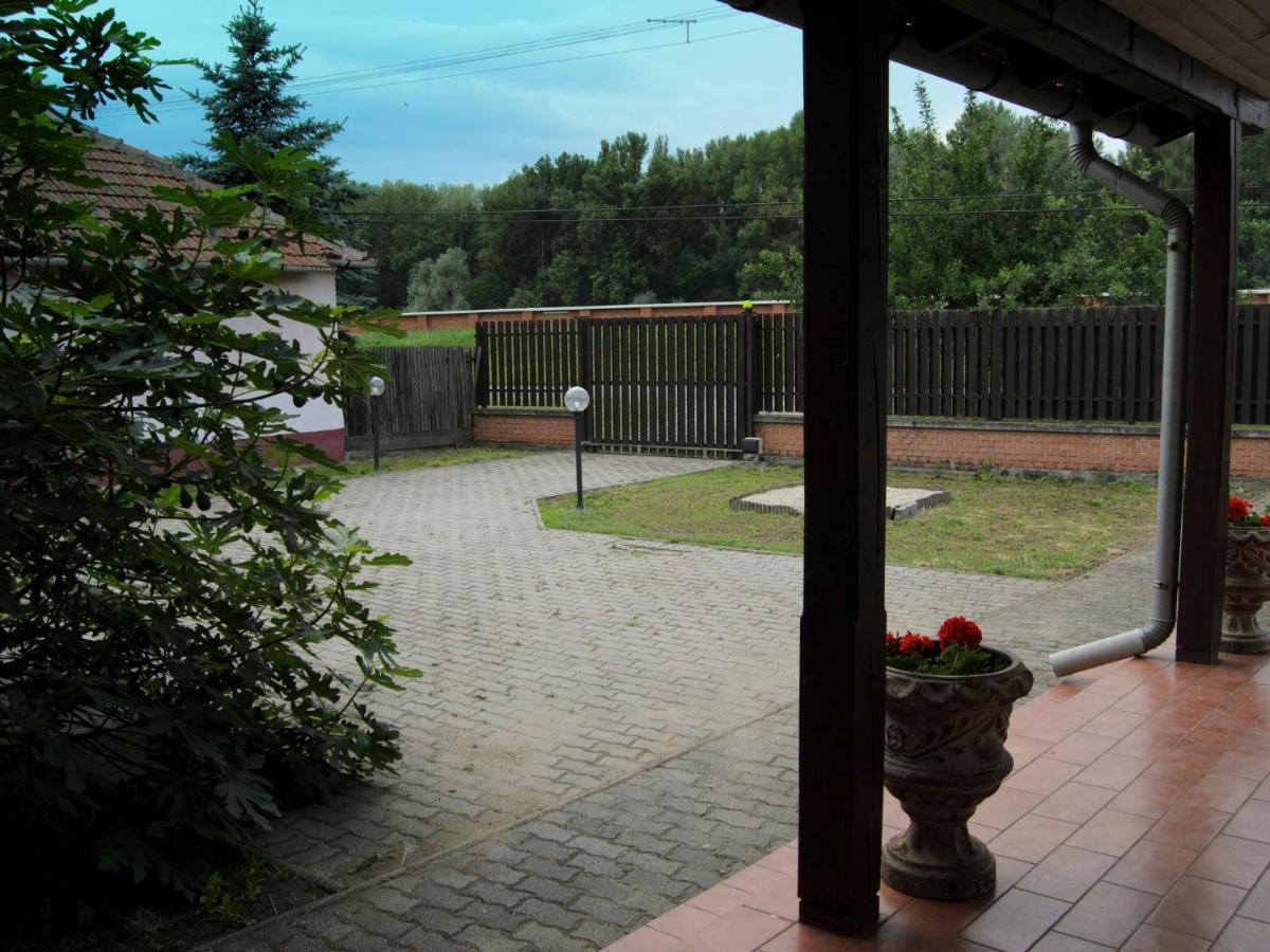 Csongradi Vendegvaro Apartmanok, Szarka Haz מראה חיצוני תמונה
